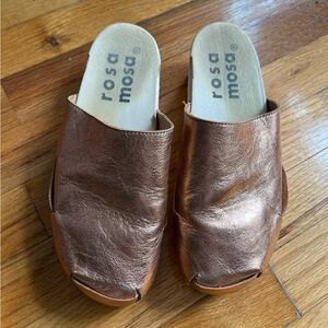 Rosa mosa Donau simple metallic leather clogs